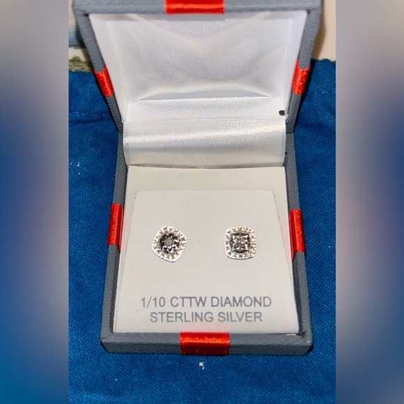 NIB Sterling Silver 1/10 Carat Diamonds Square Stud Earrings - Picture 3 of 8